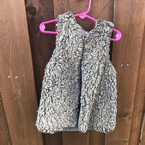Furry vest. Girls 5-6.